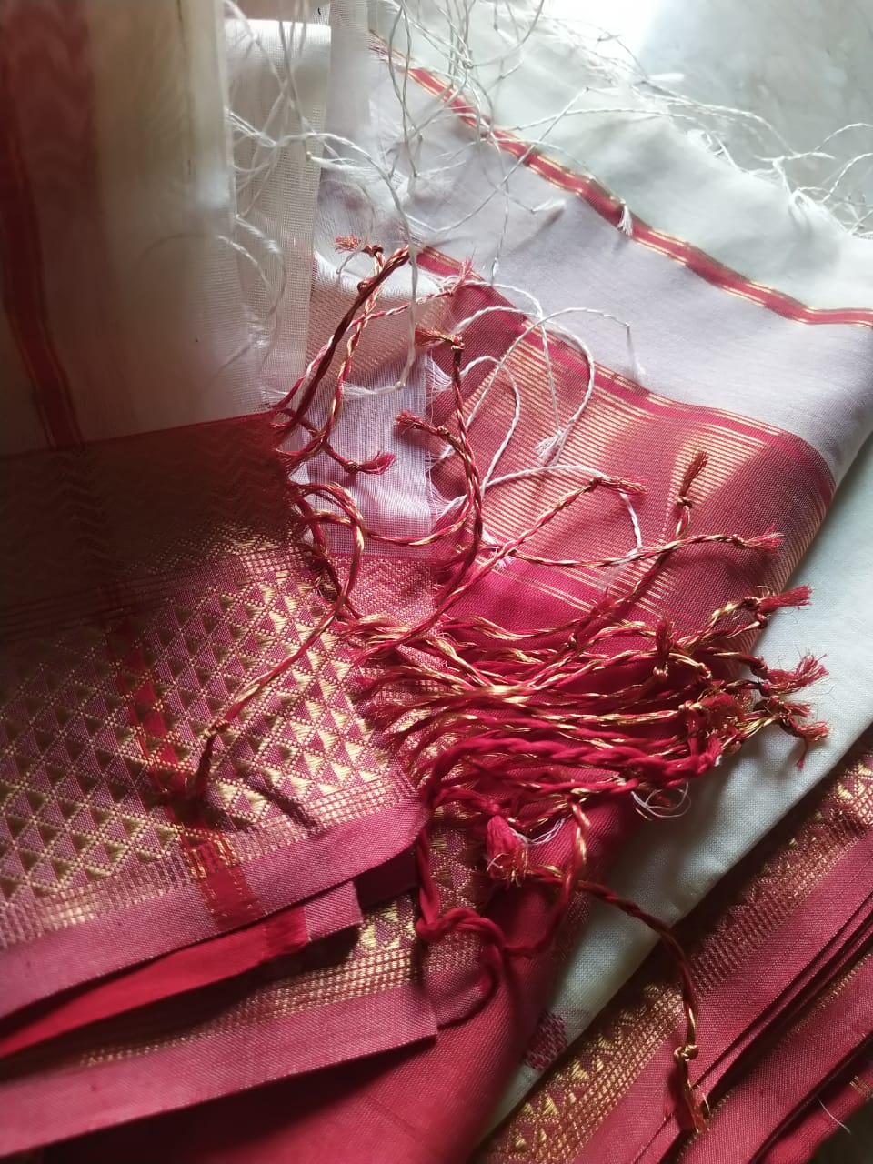 Laal Kinaar Silk Cotton Maheshwari Saree