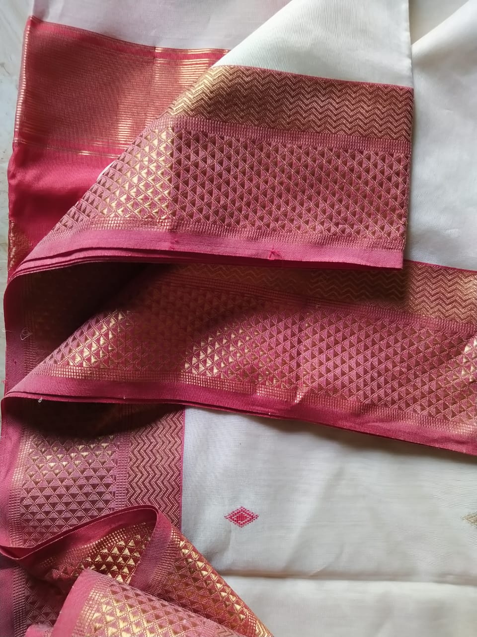 Laal Kinaar Silk Cotton Maheshwari Saree