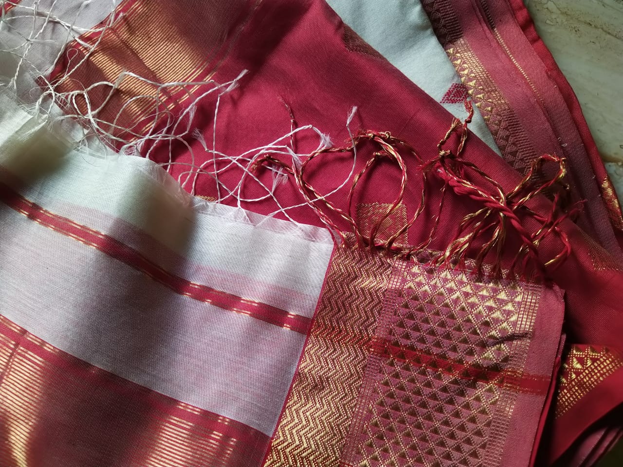 Laal Kinaar Silk Cotton Maheshwari Saree