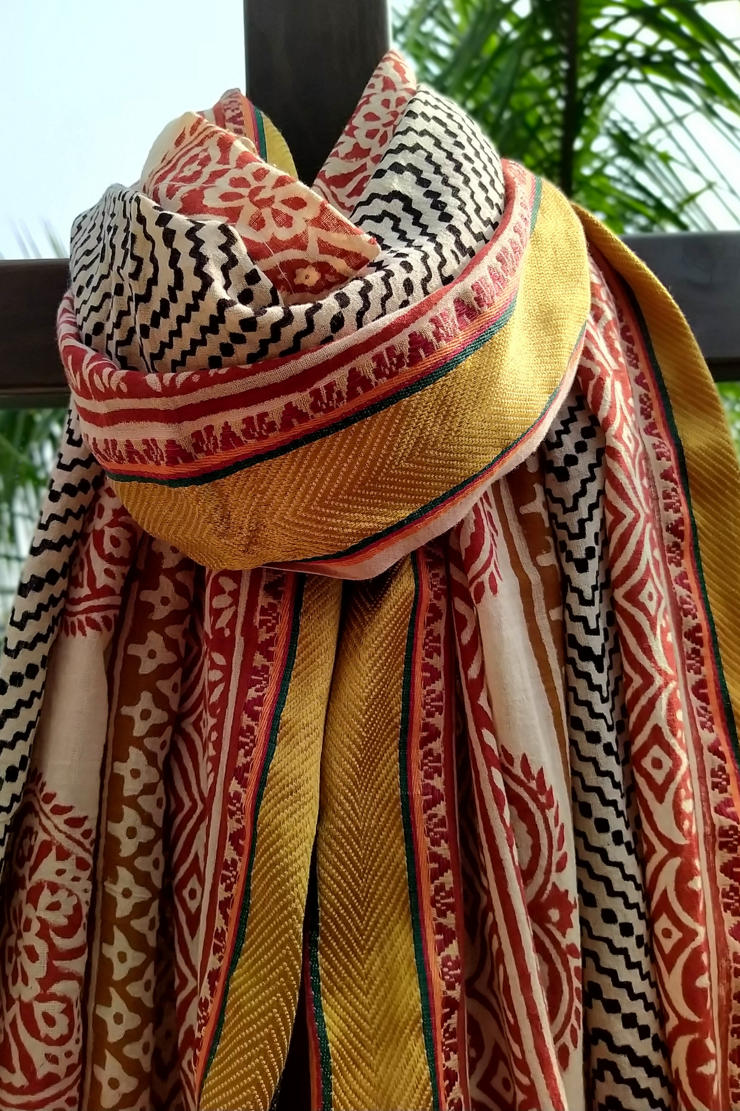 Vaagmi World Sarong With Zari Border