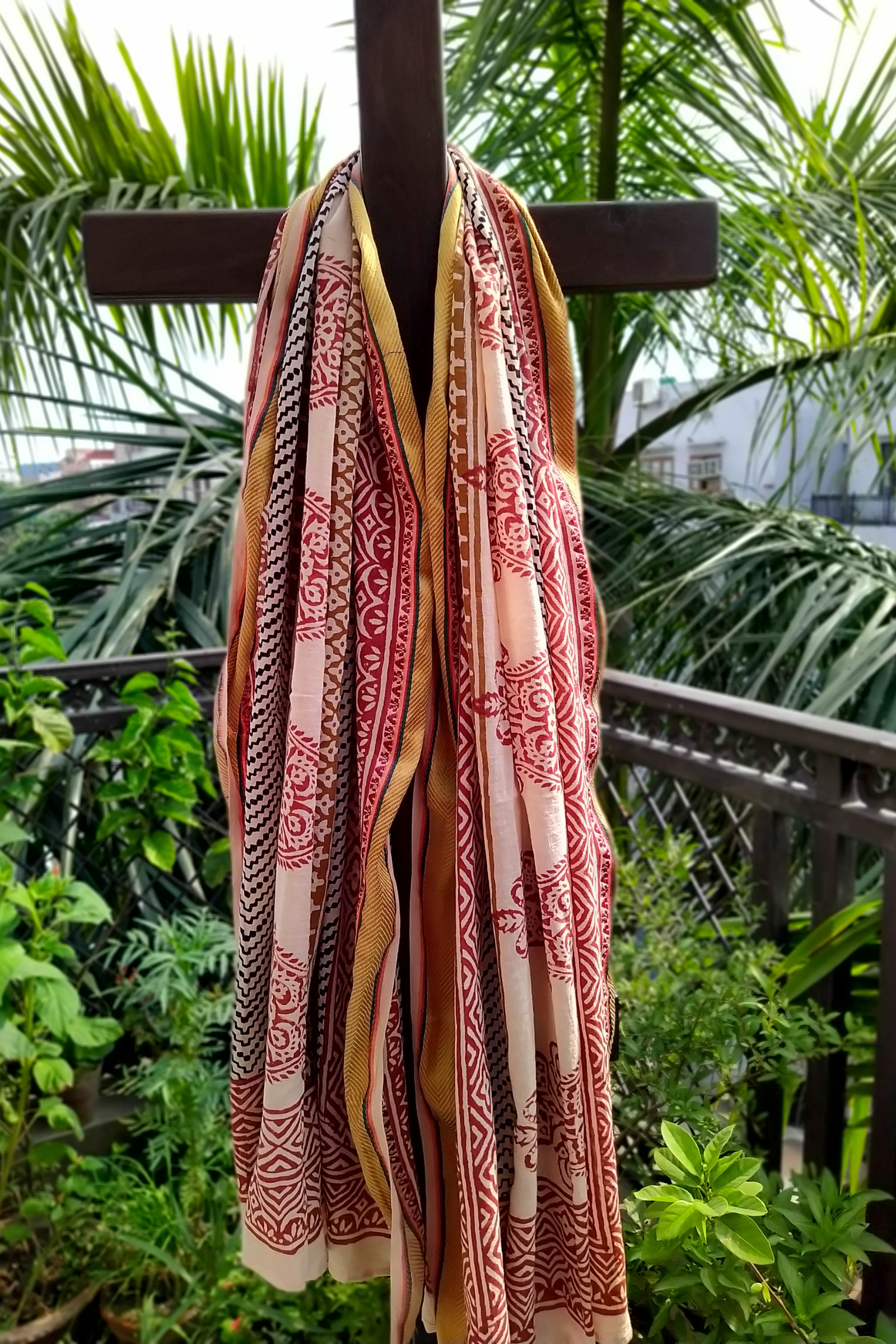 Vaagmi World Sarong With Zari Border