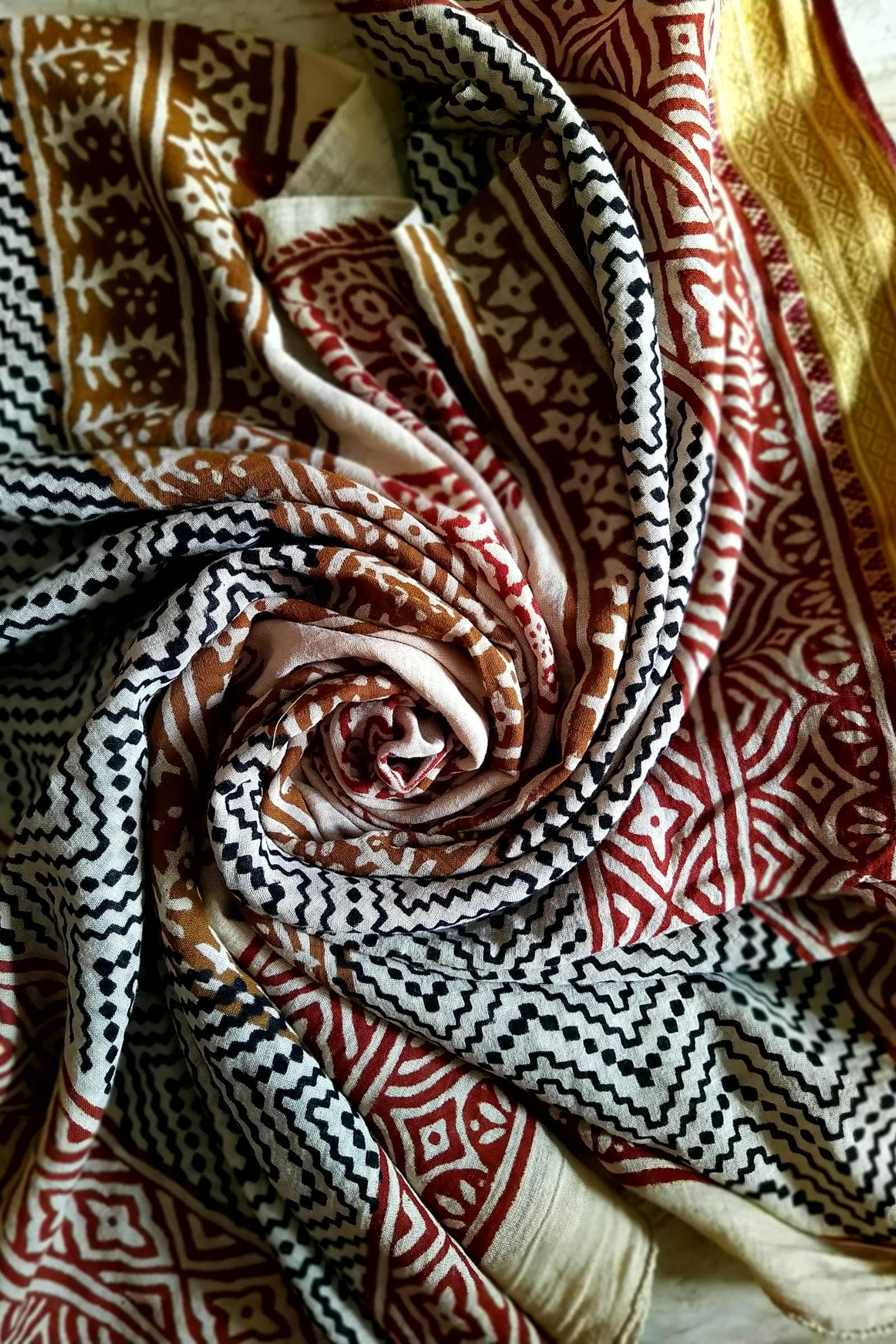 Vaagmi World Sarong With Zari Border