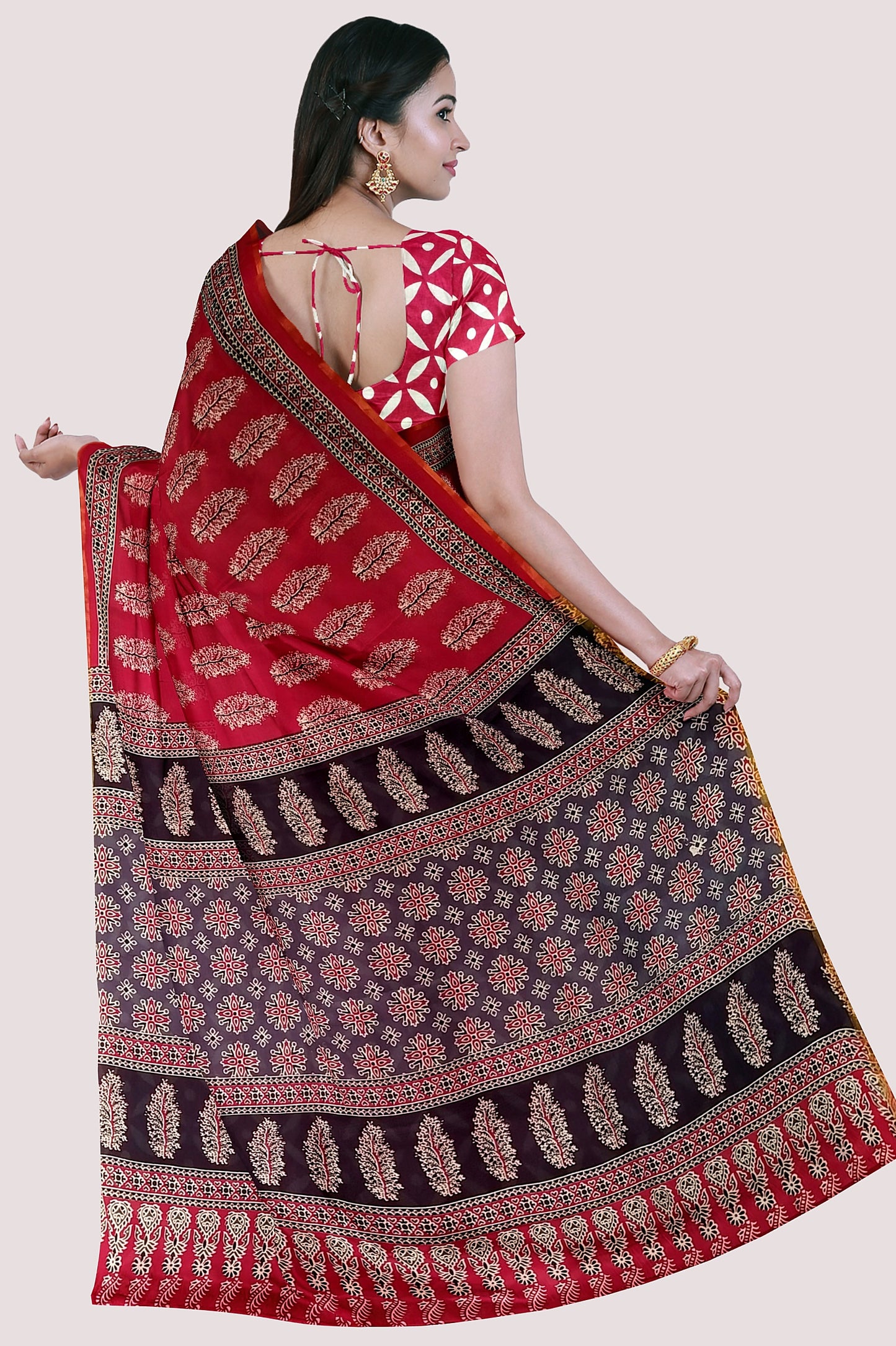 AADITA Block Printed Mul Cotton Saree With Sleek Zari Border
