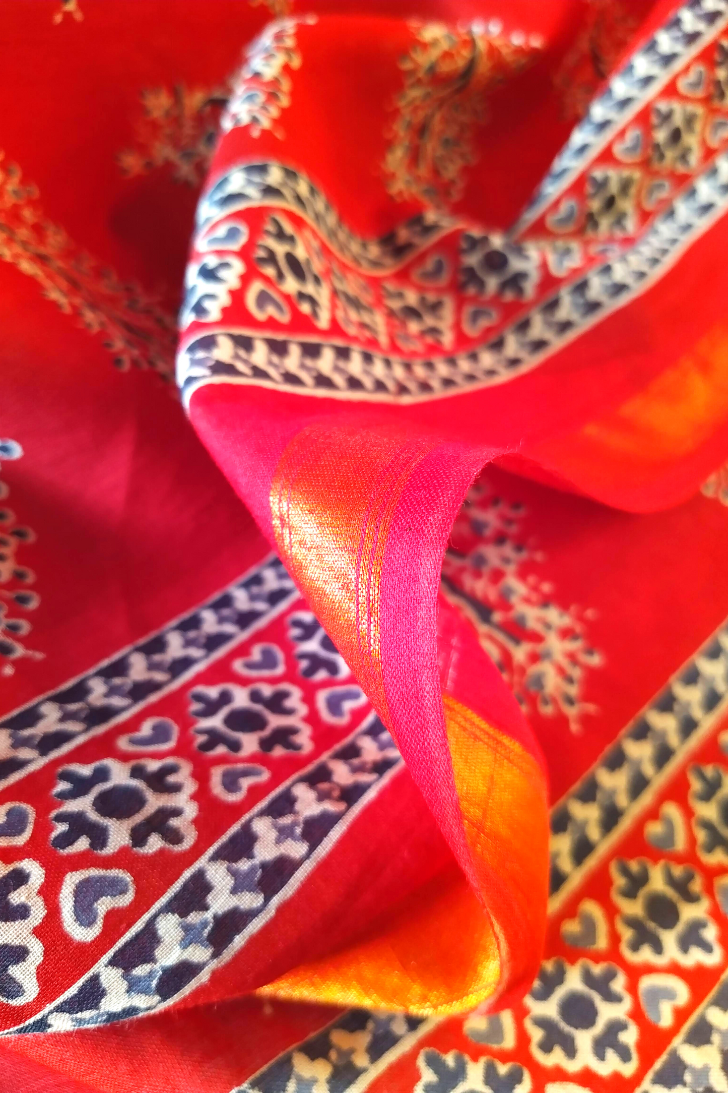 AADITA Block Printed Mul Cotton Saree With Sleek Zari Border