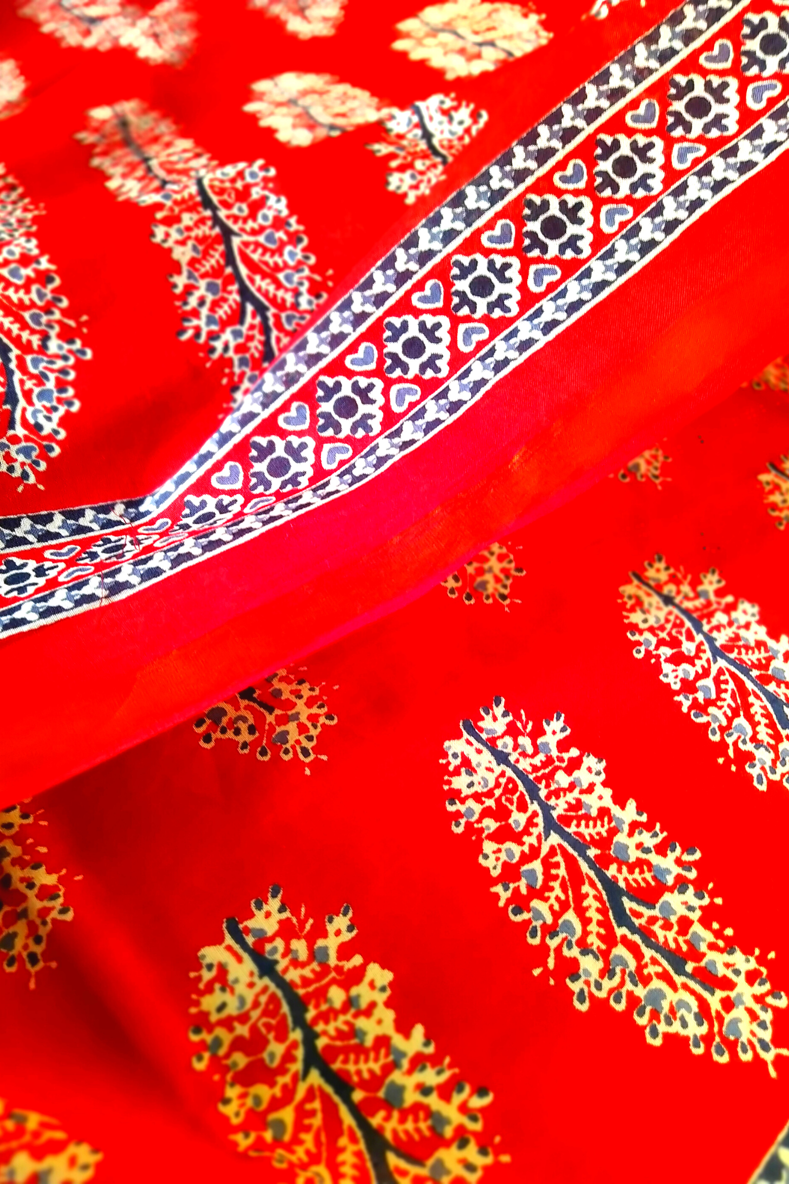 AADITA Block Printed Mul Cotton Saree With Sleek Zari Border