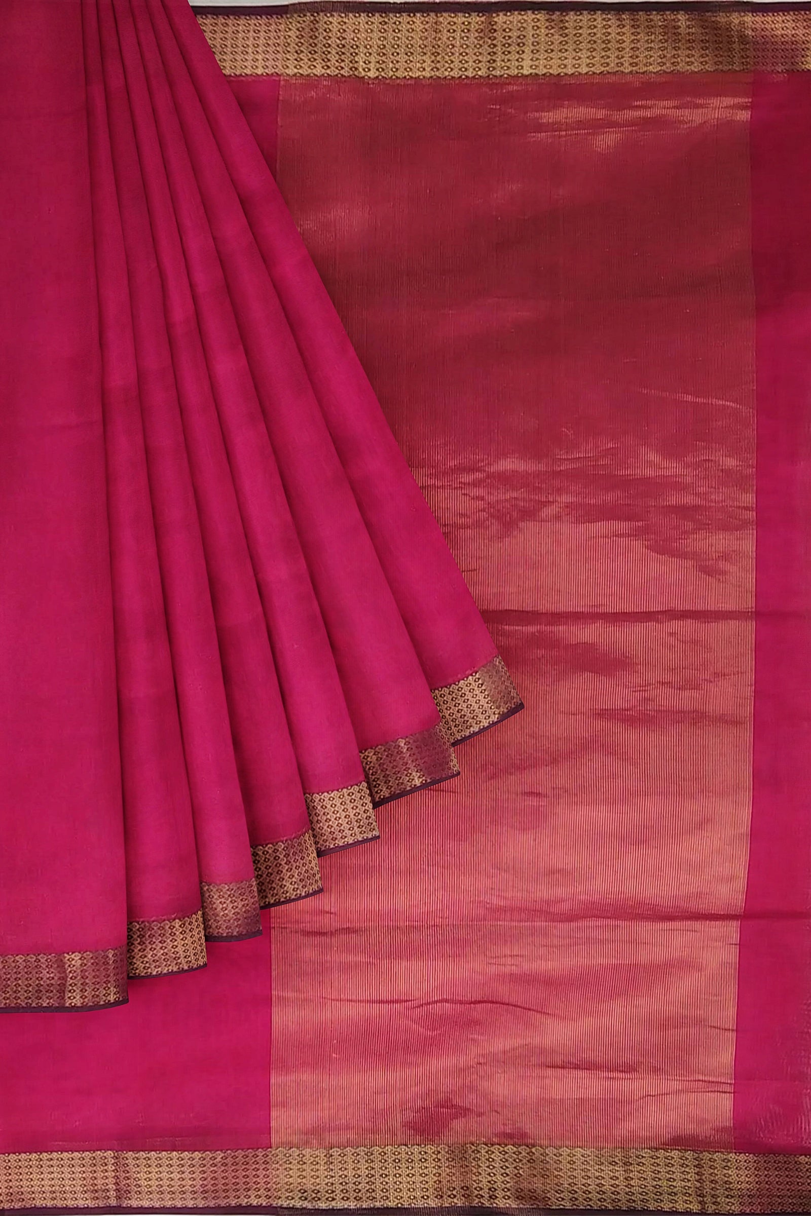 Vaagmi Exclusive Magenta Pink Silk Cotton Maheshwari Saree