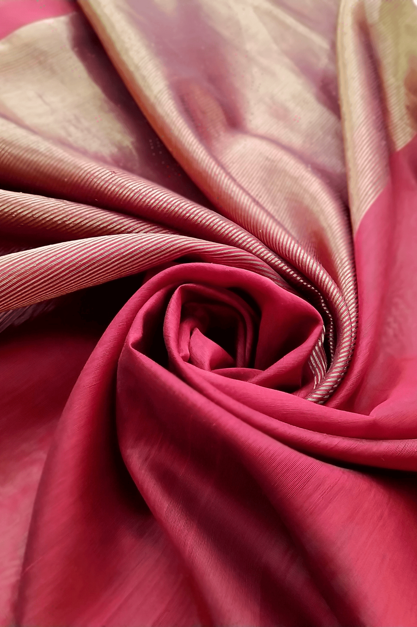 VAAGMI WORLD MAHESHWARI HANDLOOM SAREE