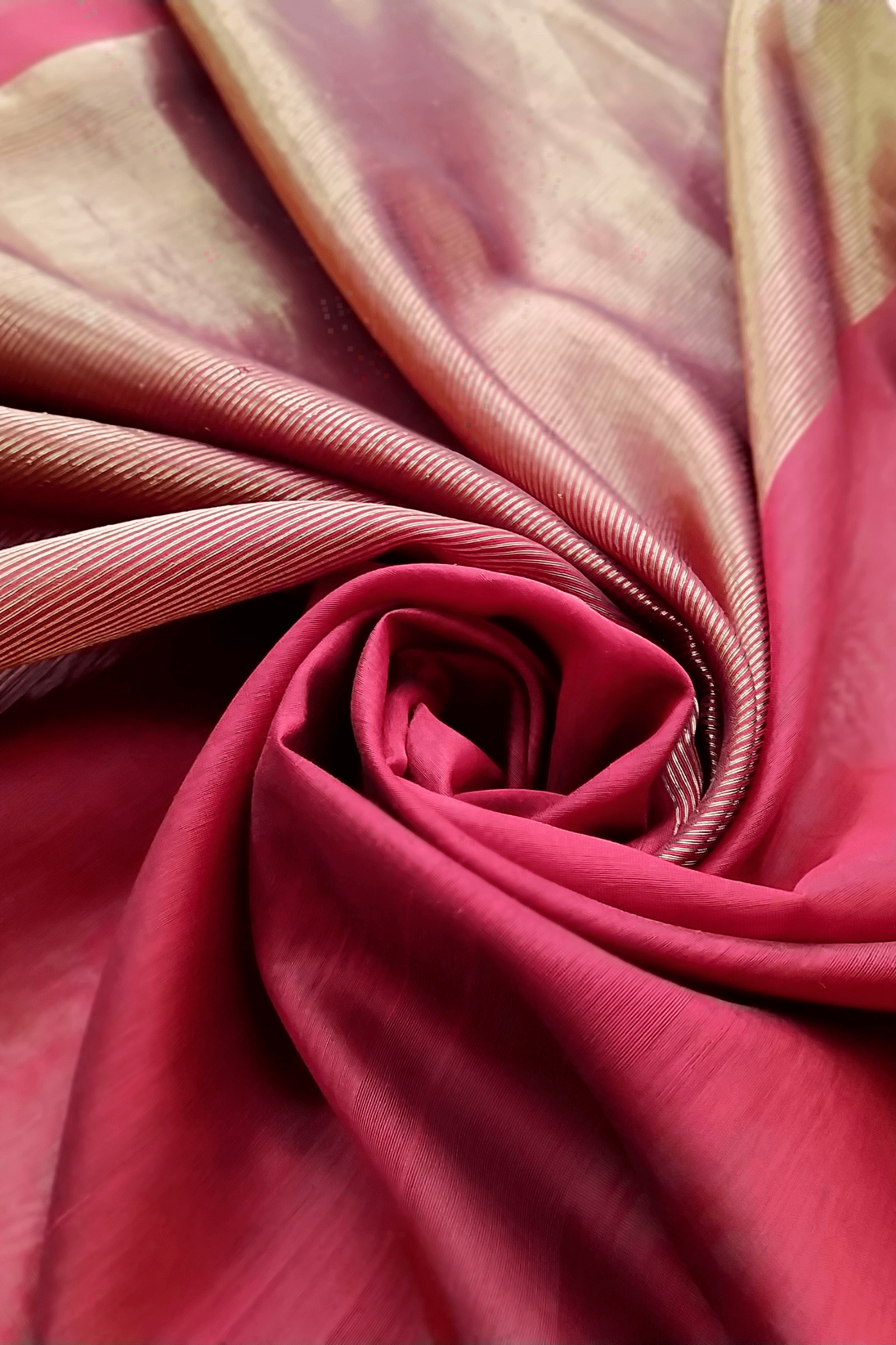 VAAGMI WORLD MAHESHWARI HANDLOOM SAREE