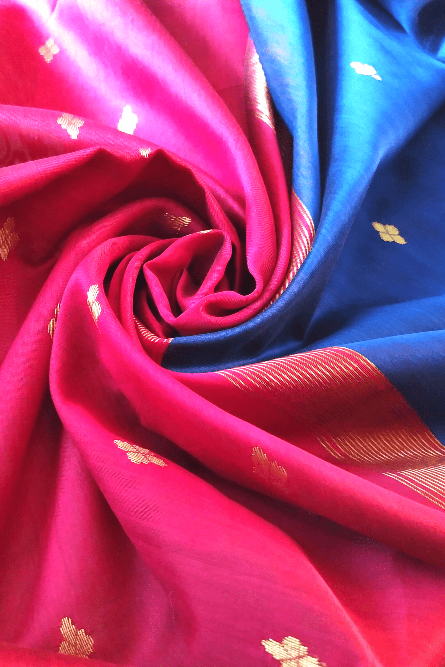 Vaagmi Exclusive Blue And Magenta Silk Cotton Maheshwari Saree