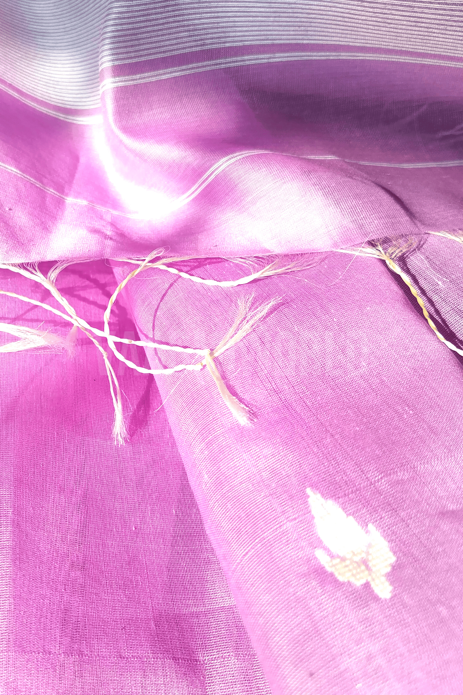 Vaagmi Exclusive Lavender Maheshwari Silk Cotton Saree With Cotton Motifs