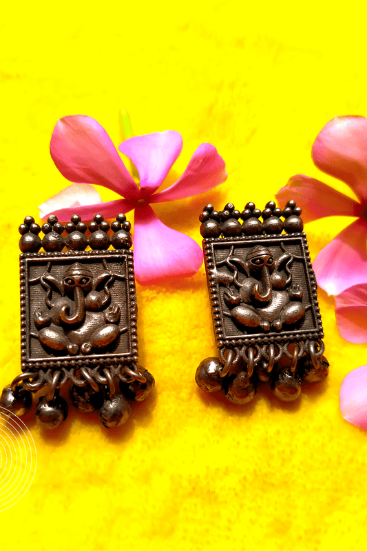 RIDDHI Silver Oxidized Stud